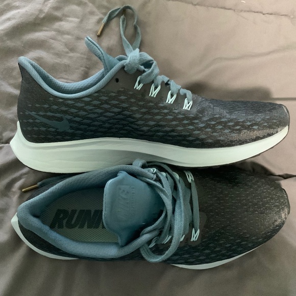 Women's Niki Shoes, Size 8 1/2 - Picture 1 of 6